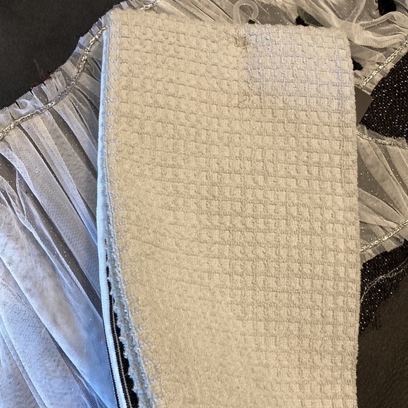 NWT CYNTHIA ROWLEY CURIOUS GHOST TABLE RUNNER & GHOST TOWELS - Picture 10 of 10